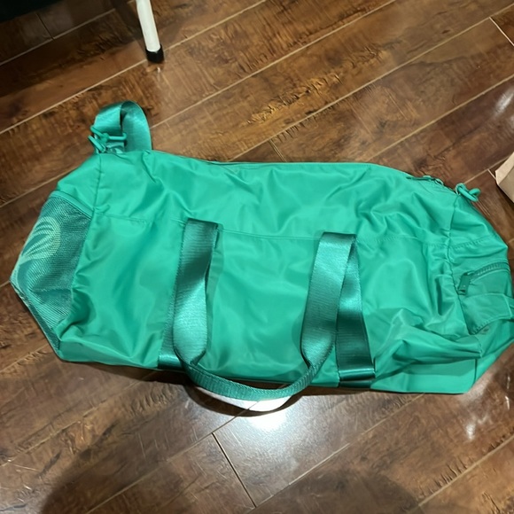 Aritzia practice duffle - Picture 5 of 6